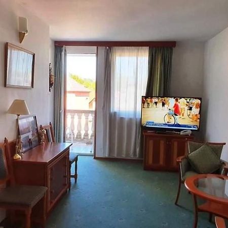 Palota Apartman Héviz Zewnętrze zdjęcie