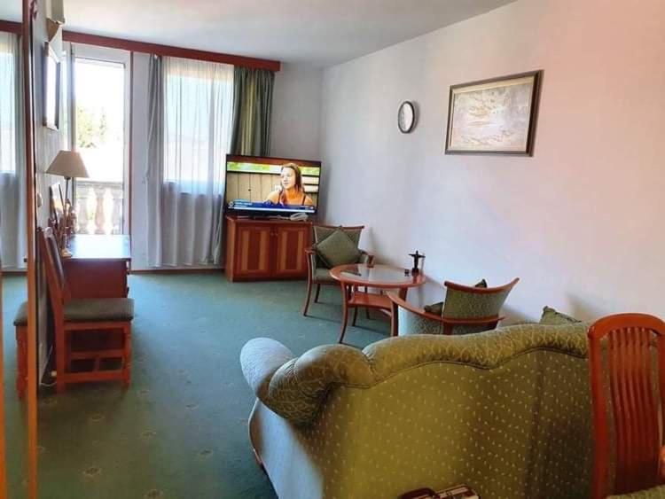 Palota Apartman Héviz Zewnętrze zdjęcie
