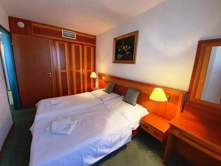 Palota Apartman Héviz Zewnętrze zdjęcie